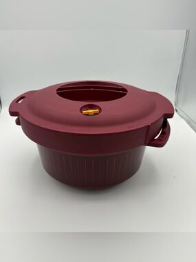 TUPPERWARE MICROWAVE PRESSURE COOKER - ROUND 3 QUART - BURGUNDY RED - 7643A